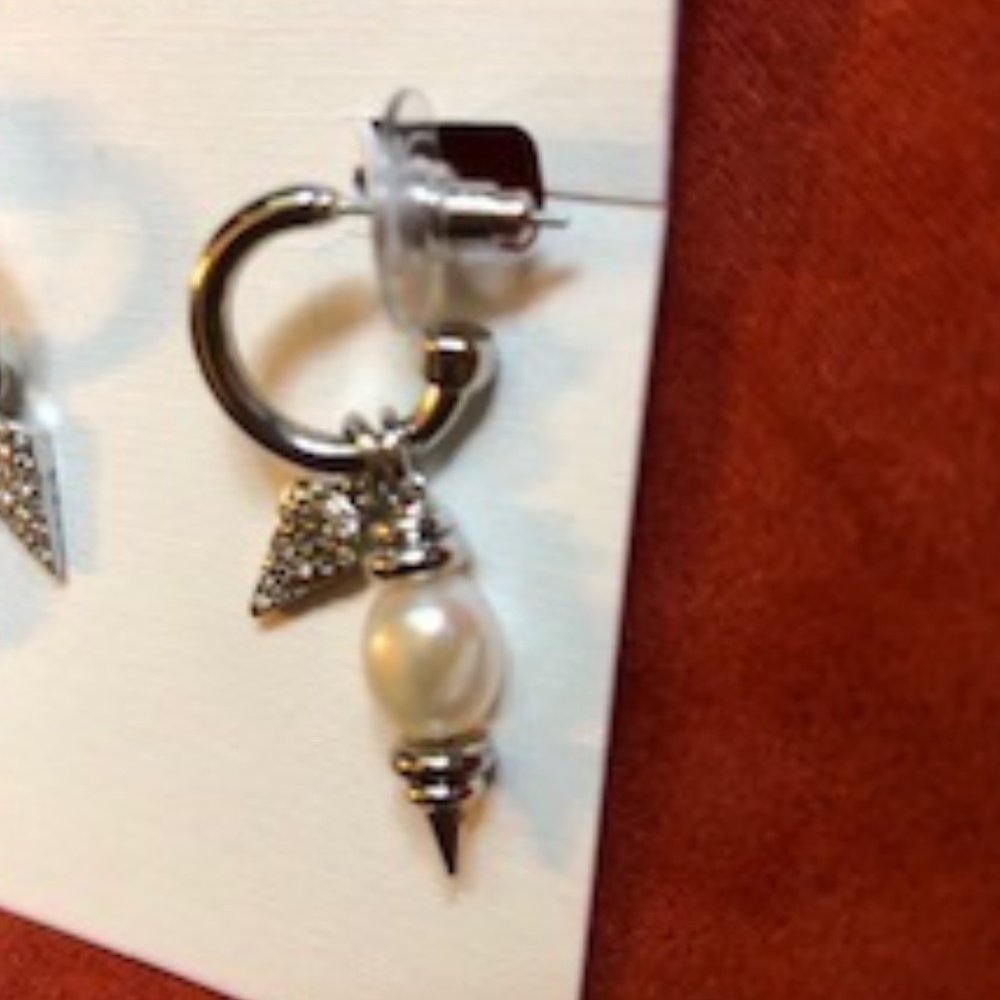 *HOST PICK* Kendra Scott Pearl Charm Earrings *NEW*